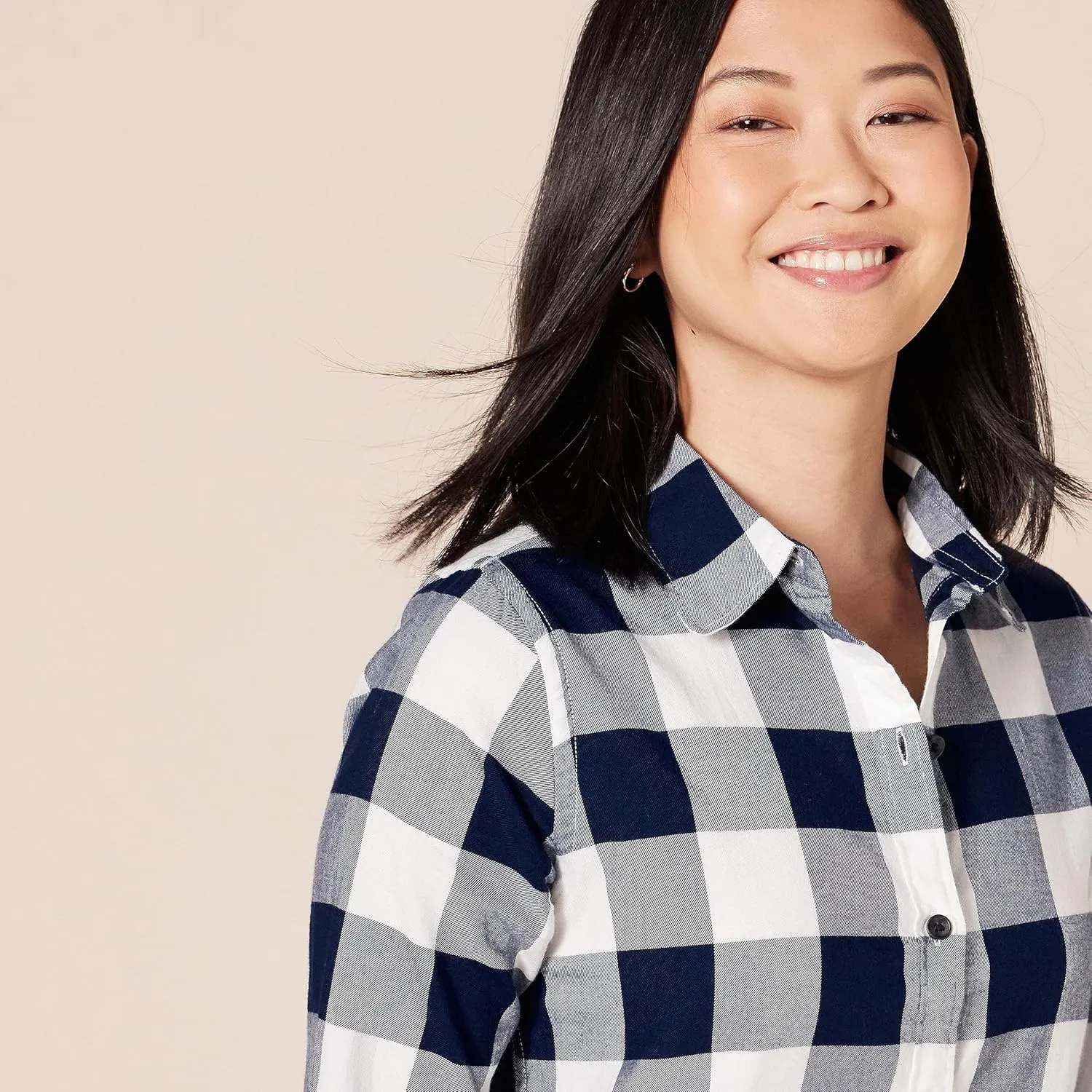 Amazon Essentials Women's Classic-Fit Long-Sleeve Lightweight Plaid Flannel Shirt