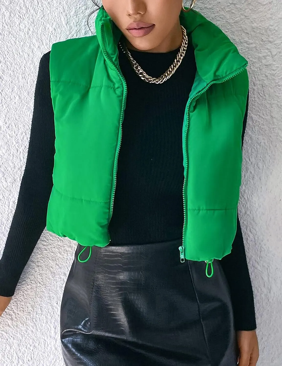 APAFES Womens Winter Cropped Puffer Vest High Stand Collar Lightweight Insulated Crop Vests Outerwear