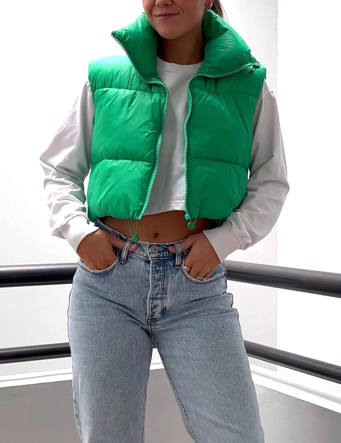 APAFES Womens Winter Cropped Puffer Vest High Stand Collar Lightweight Insulated Crop Vests Outerwear