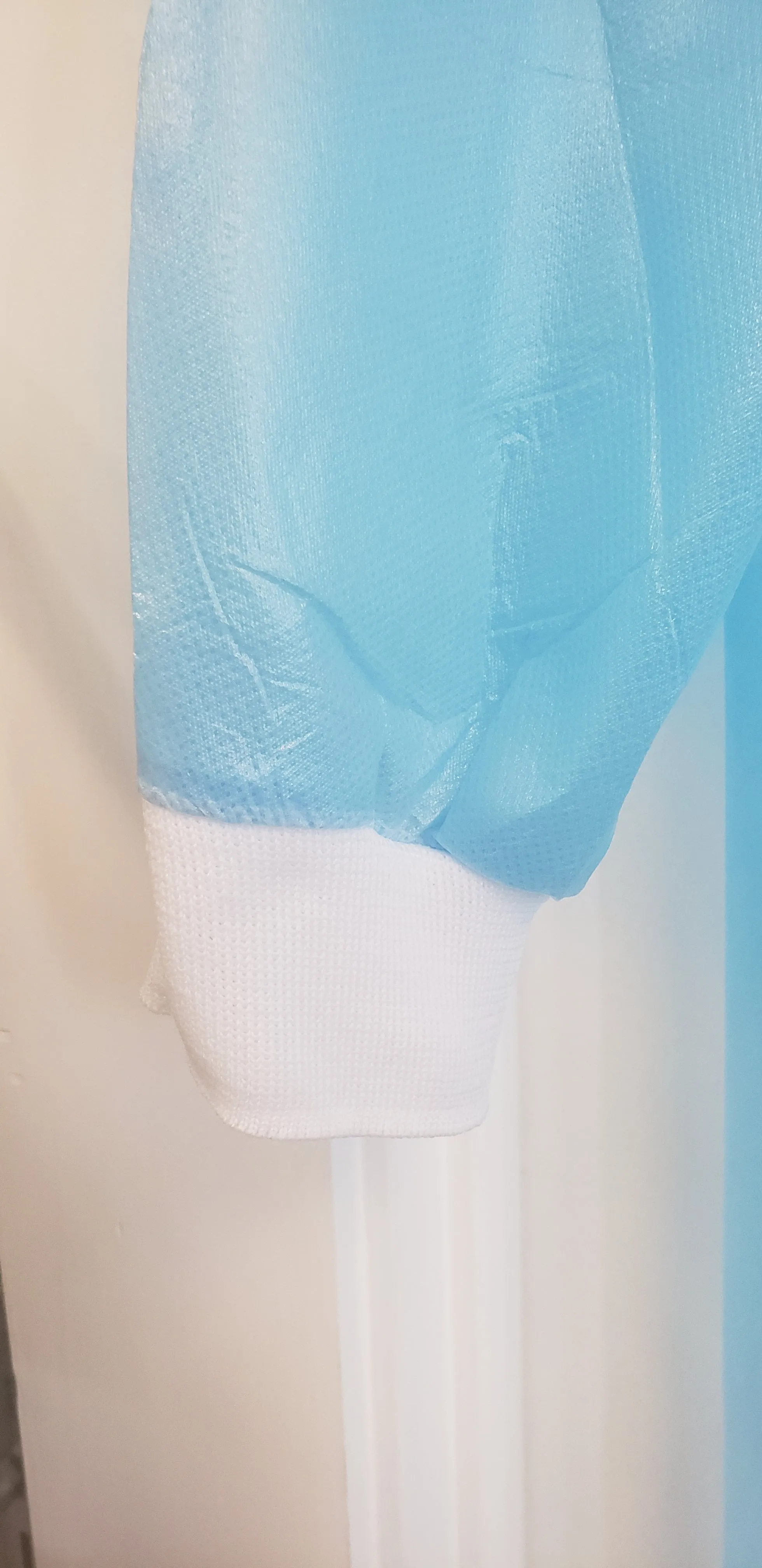 Level 3 Disposable Isolation Gown Cuffed. (500 PCS)