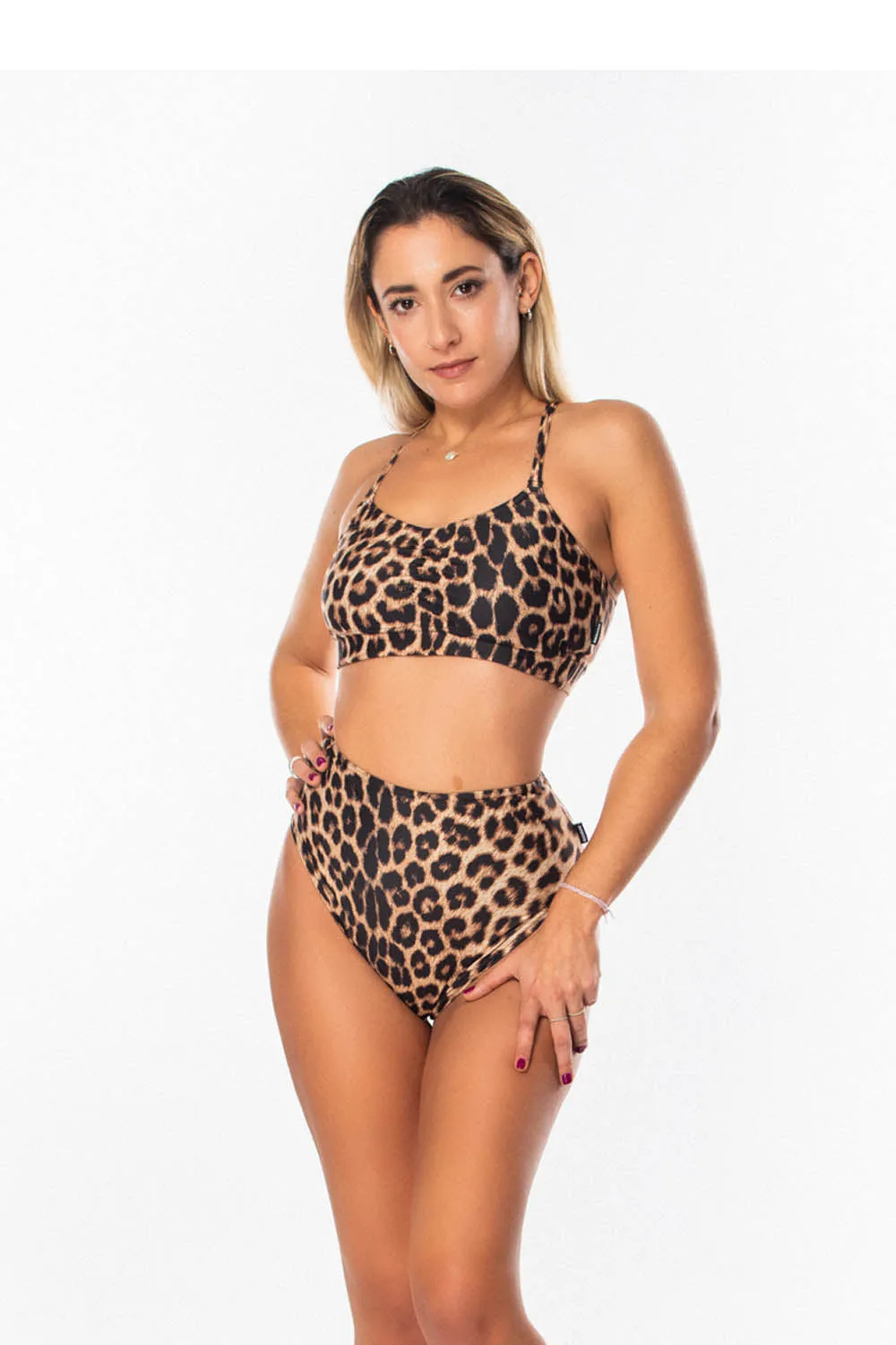Nia Leopard pole top