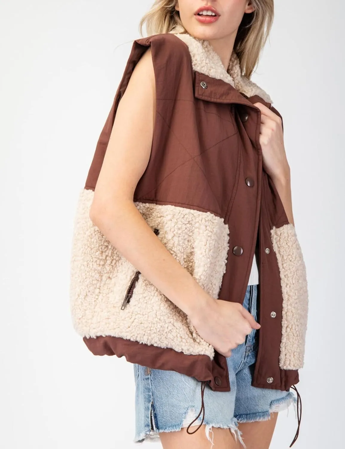Womens Sherpa Fleece Contrast Puffer Vest Fuzzy Button Down Jackets Outerwear with Pockets