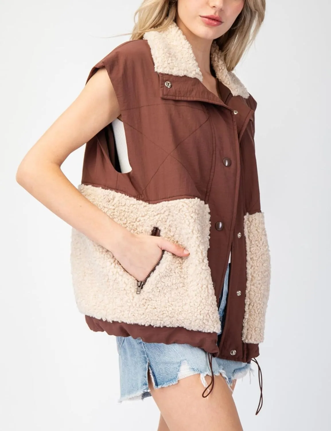 Womens Sherpa Fleece Contrast Puffer Vest Fuzzy Button Down Jackets Outerwear with Pockets